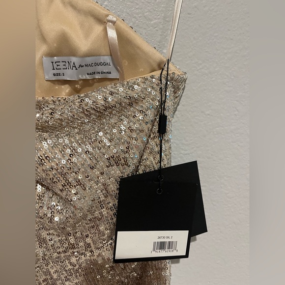 IEENA FOR MAC DUGGAL 26730
Silver Sequined One Shoulder Cut Out Gown Size 2 - Picture 8 of 9